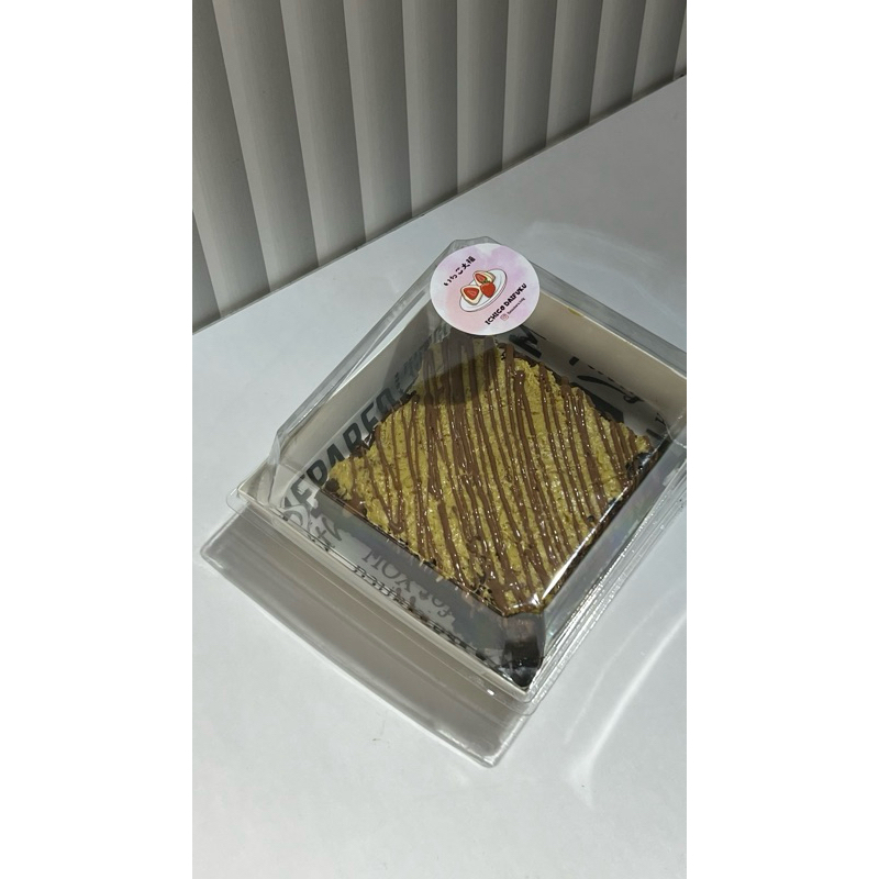 

Fudgy Brownies Pistachio Kunafa