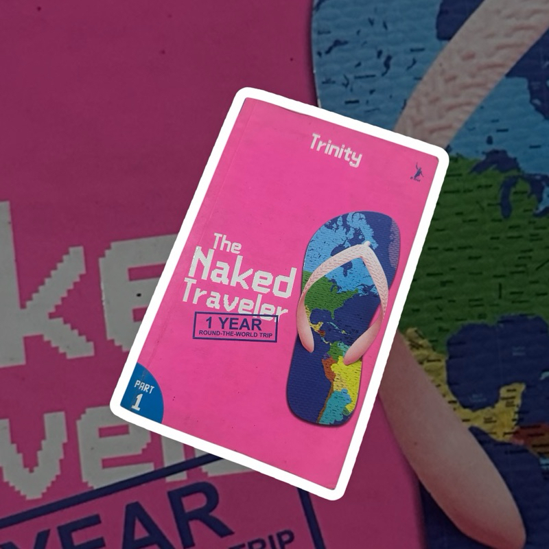 The Naked Traveler bertandatangan