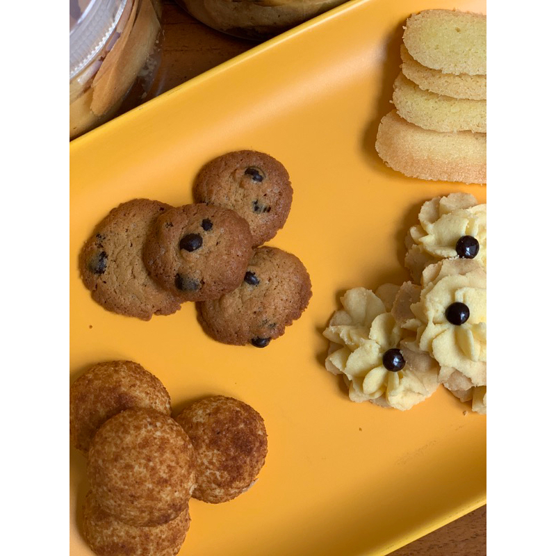 

Mini Chocochip Cookies premium by Louie’s Kitchen