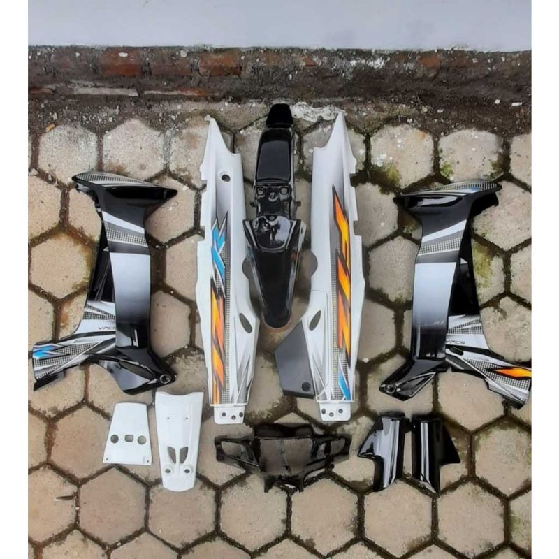 COVER BODI YAMAHA  FIZ R FULLSET HITAM PUTIH COVER BODY HALUS YAMAHA FIZ R HITAM PUTIH 2003 KUALITAS