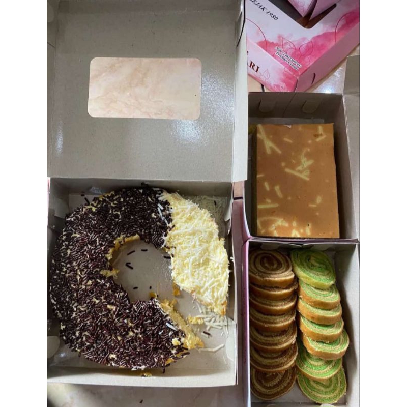 

Bolu Lapis Legit Roll Mulyasari 1 Paket isi 3 Macam