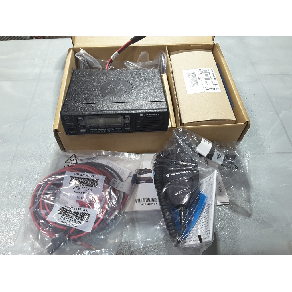 Radio Rig MOTOROLA MOTOTRBO XiR M3688 UHF Freq 403 - 470 mhz