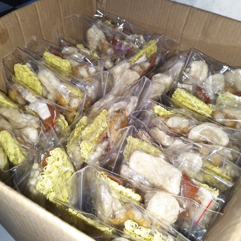 

kerupuk & bumbu baso aci (tanpa aci/cilok)