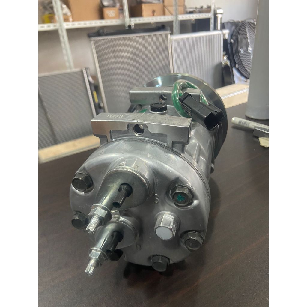AC COMPRESSOR CAT 320 GC,GD PN:180500790