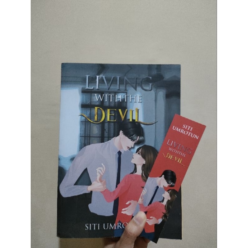 Siti Umrotun - Living with the Devil (Preloved/bekas) | Buku Asli (ORI)