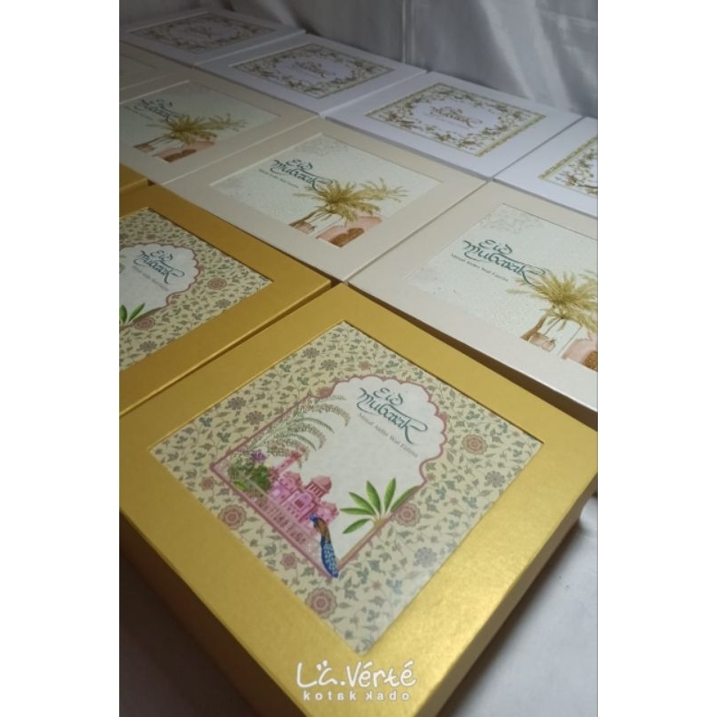 

Kotak Lebaran Box Hampers