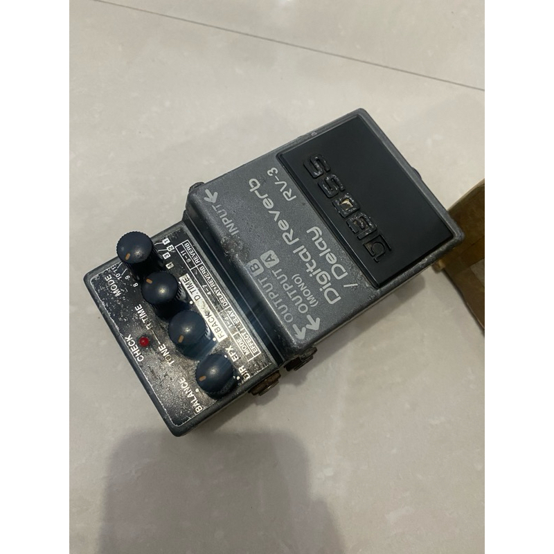 efek reverb boss rv3