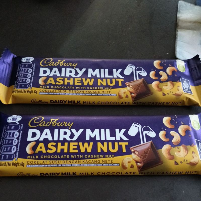 

Cadbury Dairy Milk Cashew Nut Cokelat Susu dengan Kacang Mete