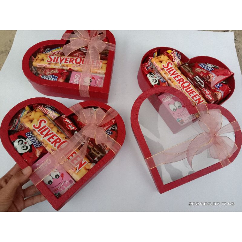 

Box Love Transparan kedalaman 7cm, ukuran 20cm.