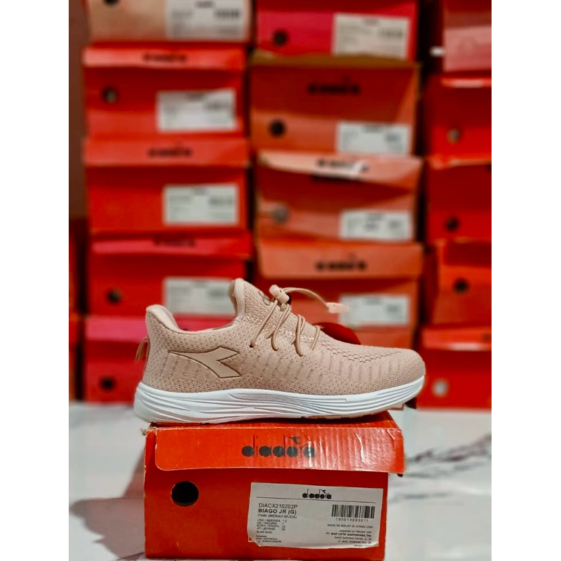 DIADORA BIAGO JR PINK SIZE 33