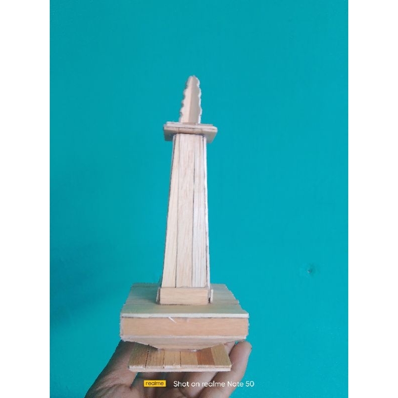 miniatur tugu Monas dari stik es krim