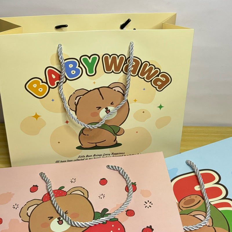 

Paper Bag Kado Motif Bear Lucu Uk Sedang 24.5x9.5x19.5 Tali Kur