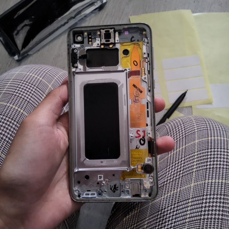 LCD SAMSUNG GALAXY S10E ORIGINAL COPOTAN ASLI 100% PLUS FRAME AMOLED LAYAR LCD TOUCHSCREEN SAMSUNG S