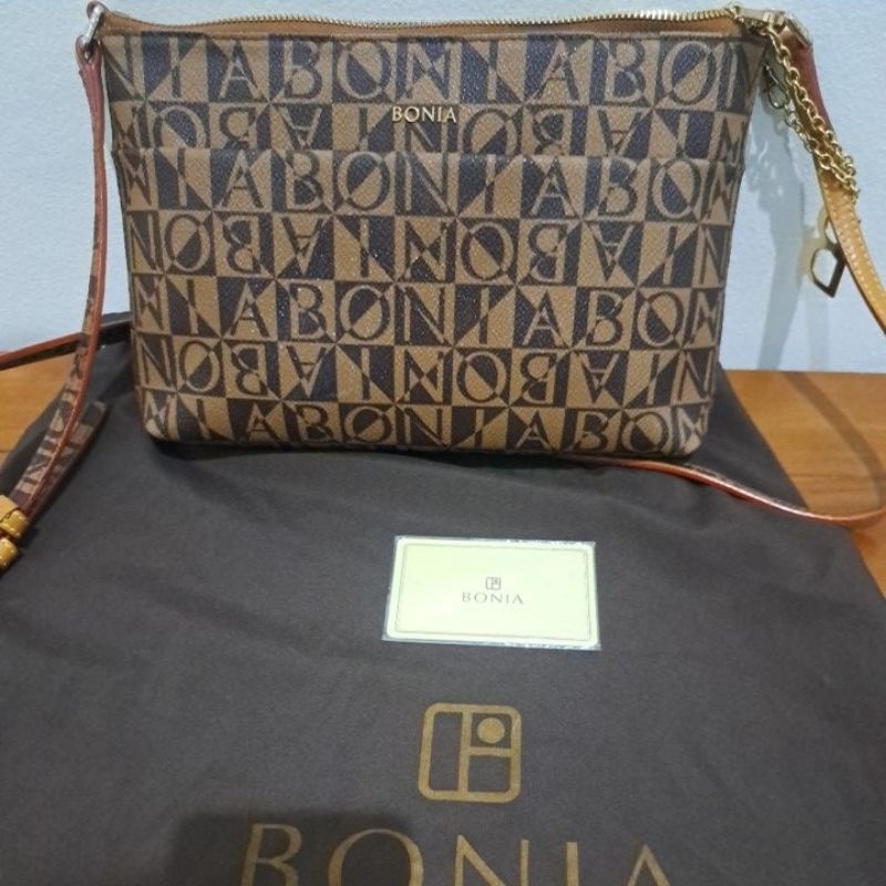 [Preloved] Tas Selempang Bonia (Monogram)