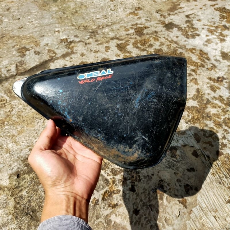 Side Cover Tutup Aki Kiri Kempol Kempolan Sebelah Kiri Honda CB100 CB125 CB 100 125 Original Bekas C