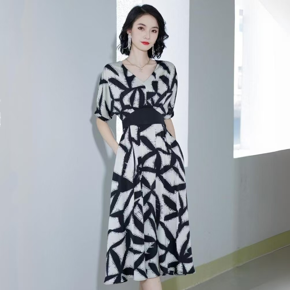 Midi Dress Floral Korea Hitam Elegan Wanita