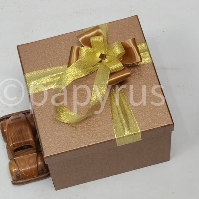 

PAPYRUS 20x20 Tinggi 15cm Kotak Kado Gift Box Hadiah KOTA KADO V1