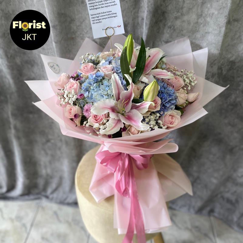 Hand bouquet bunga segar valentine
