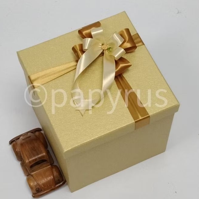 

PAPYRUS 20x20 Tinggi 20cm Kotak Kado Gift Box V2