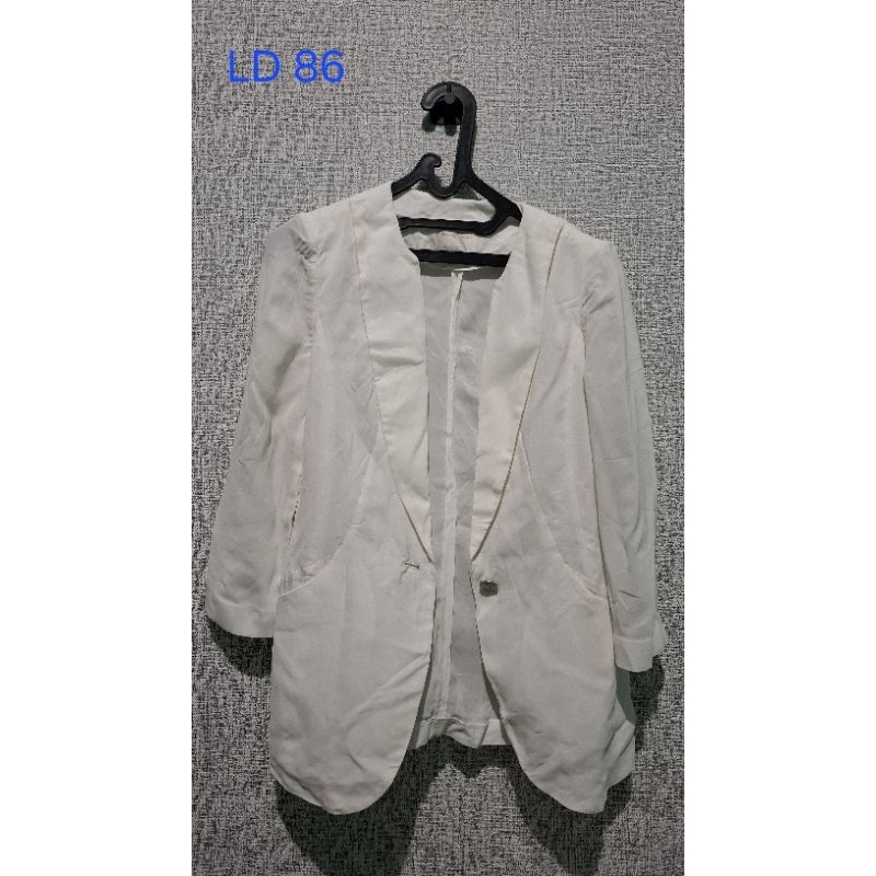 Blazer Putih LD 86