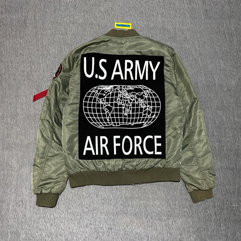 bomber military
