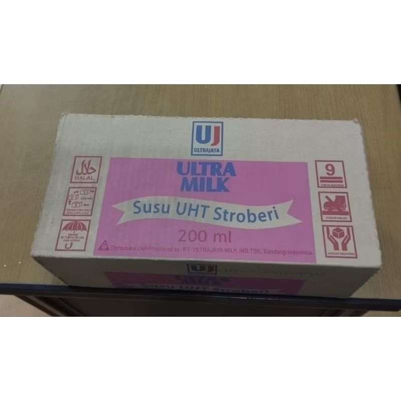 

Ultra Milk Strawberry 200ml Perdus isi 24pcs