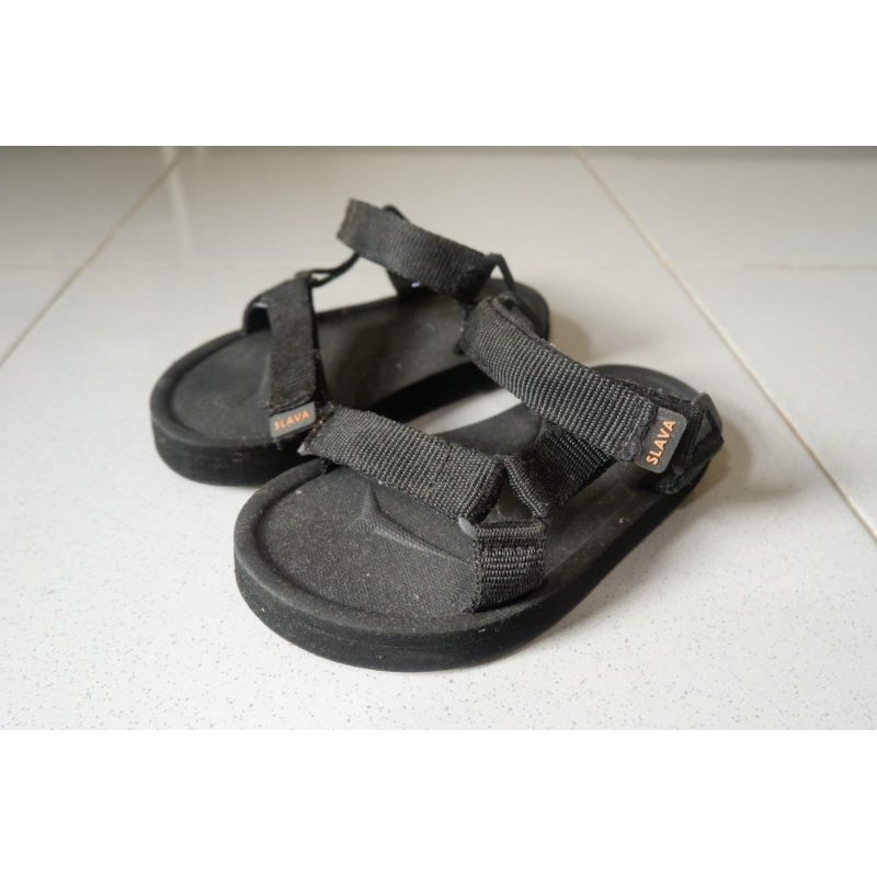 PRELOVED SANDAL GUNUNG ANAK SLAVA