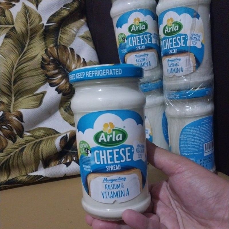 

KEJU OLES ARLA CHEESE SPREAD KEJU OLES ARAB ENAK HALAL CHEESE CREAM ARLA SALE