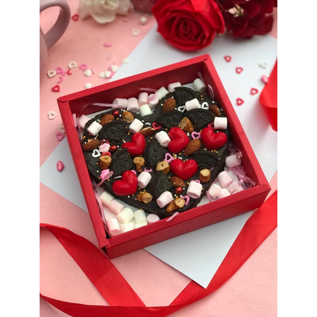 

VALENTINE BROWNIES edition bentuk LOVE BOX ukuran 16x16