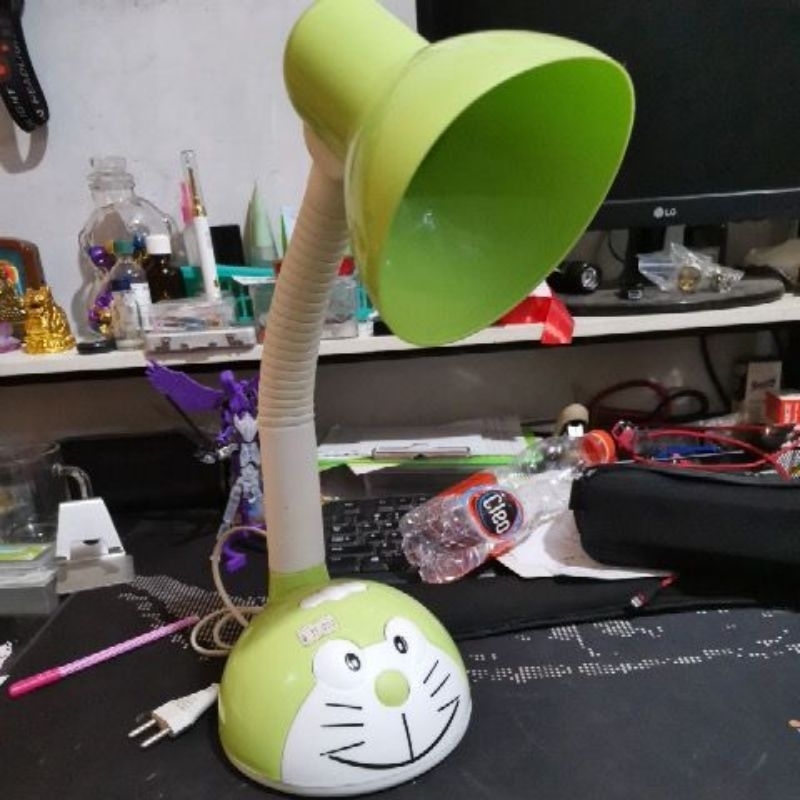 Lampu belajar meja anak doraemon