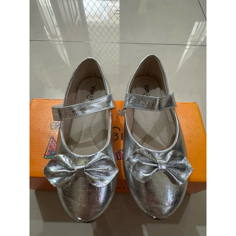 Preloved Sepatu anak perempuan Yongkidz