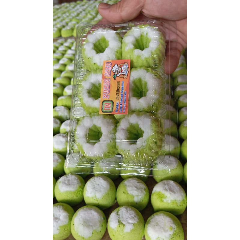 

Kue Putri Ayu isi 1 pk 6pcs/kue putu ayu/kue kukus/bolu kukus kelapa/kue jadul