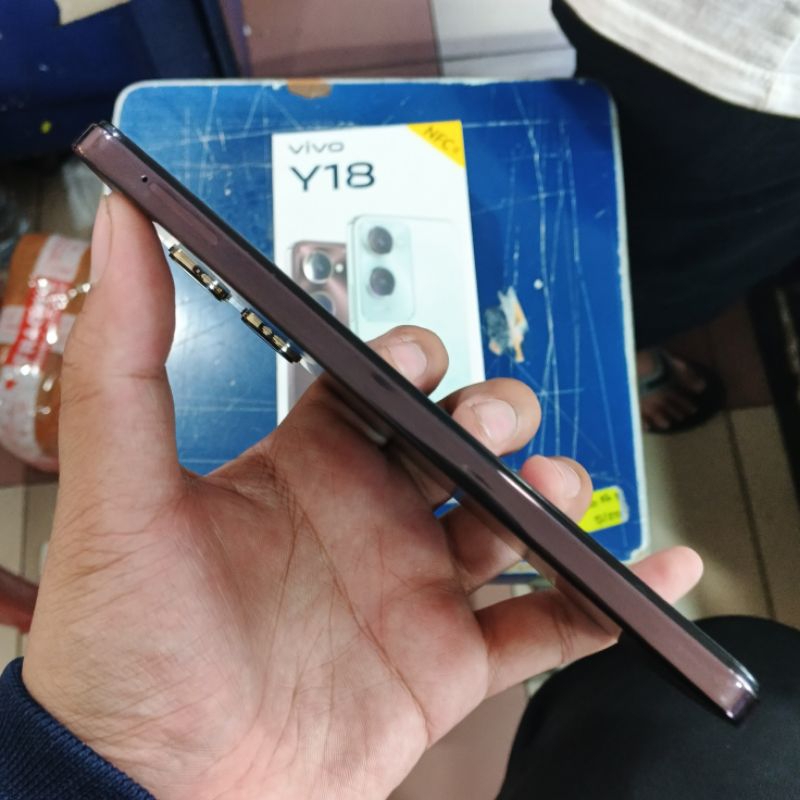 Vivo Y18 Second 4/128GB harga termurah dan terbagus - Kamera 50MP, HelioG85, Baterai 5000mAh