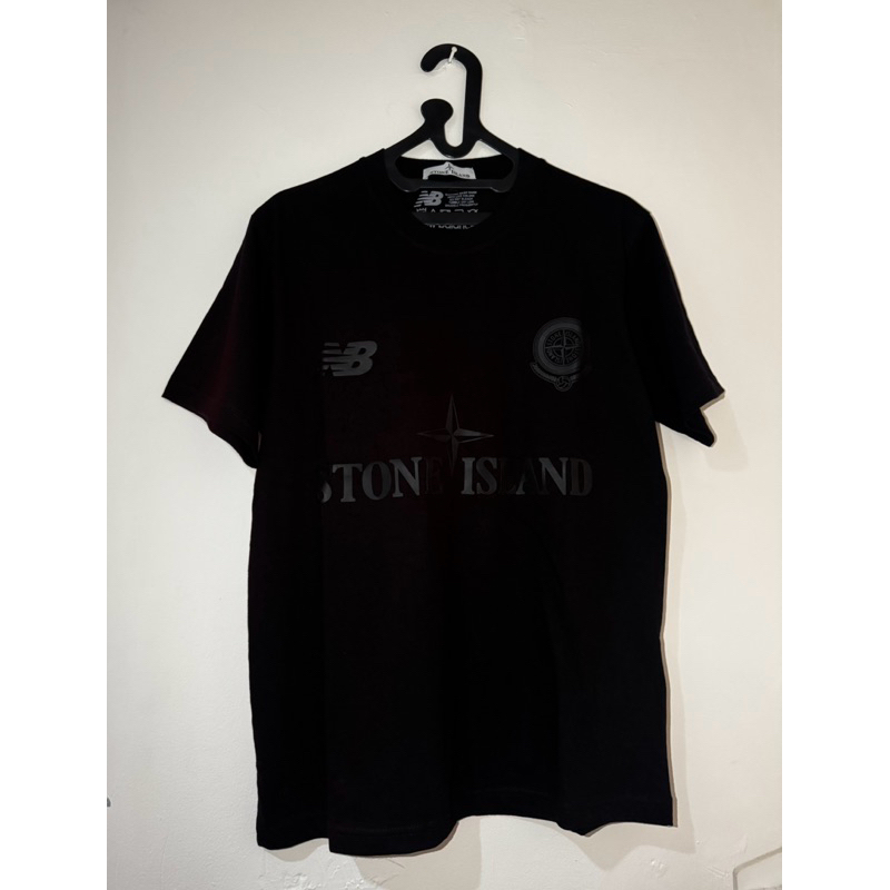 T-Shirt Stone Island Hitam