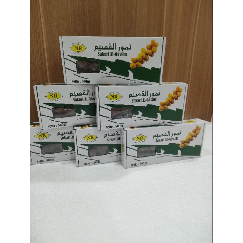 

Kurma Madu Super Jomboo 500gram Kemasan Kardus Sukari Kurma Super Jombo kemasan kardus sukari