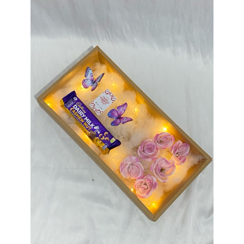 

HAMPERS BOX COKLAT KADO VALENTINE ANNIVERSARY WEDDING ULANG TAHUN HARI GURU WISUDA
