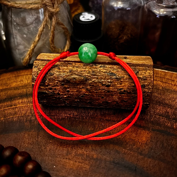 Gelang Rezeki Batu Giok Hijau Tali Merah Antarjiwa