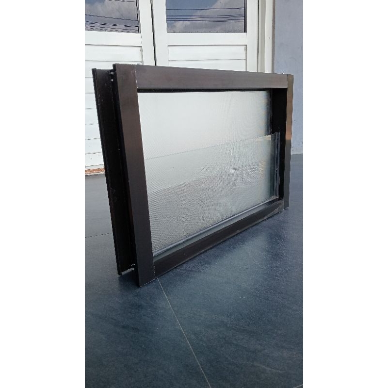 jendela aluminium boven Zigzag 40cmx80cm,kaca buram (es)