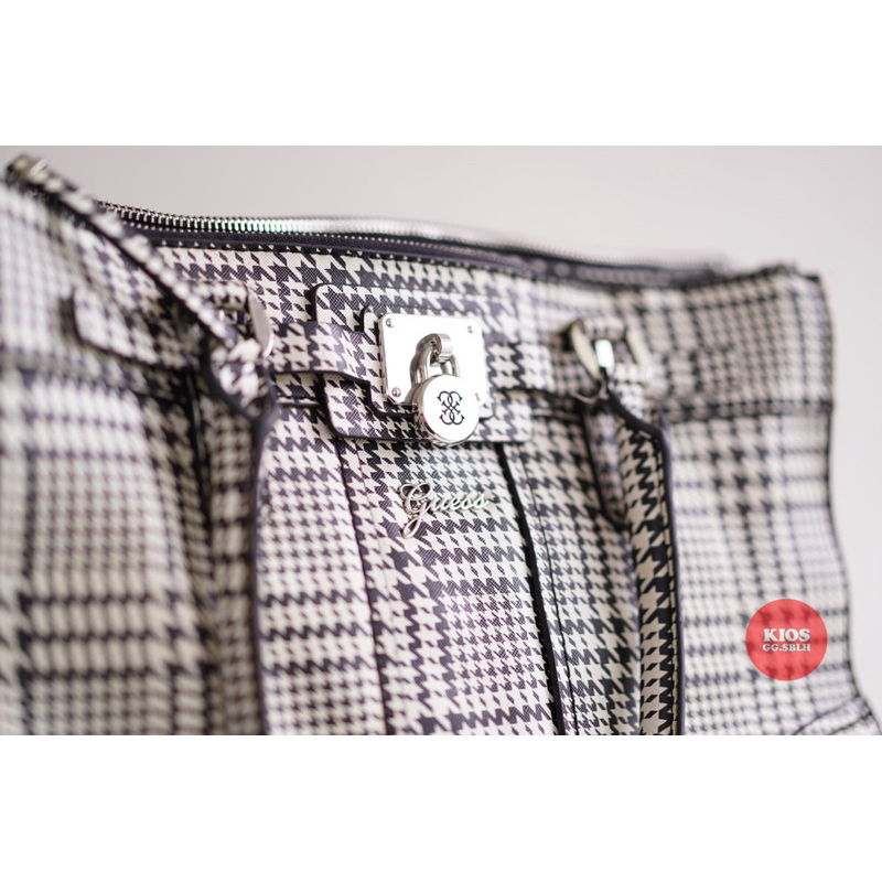 Tas Guess Wanita Motif Deco Hitam Putih (Original)