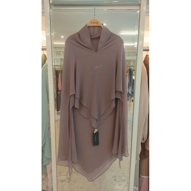 khimar sisesa short naomi