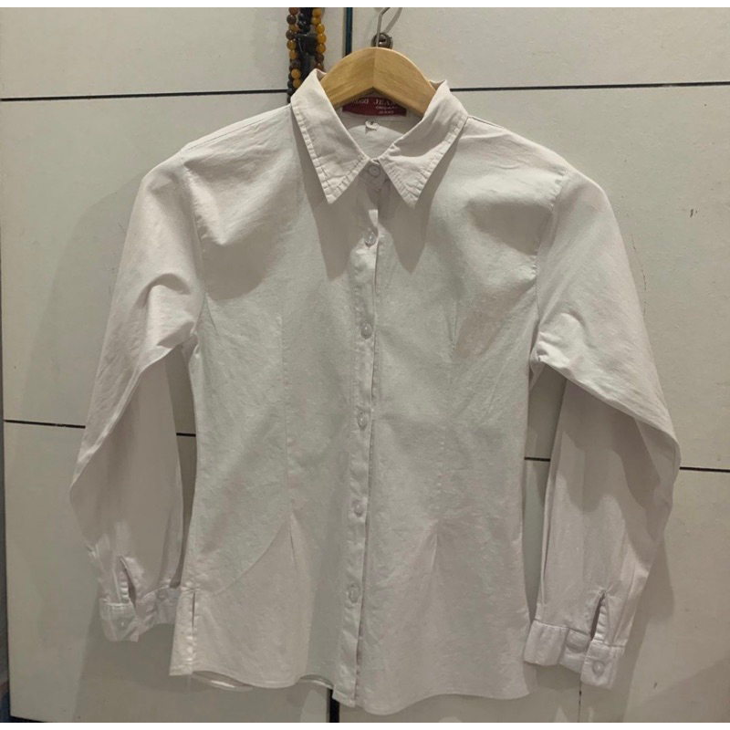 kemeja putih formal | logo jeans | nes2nd