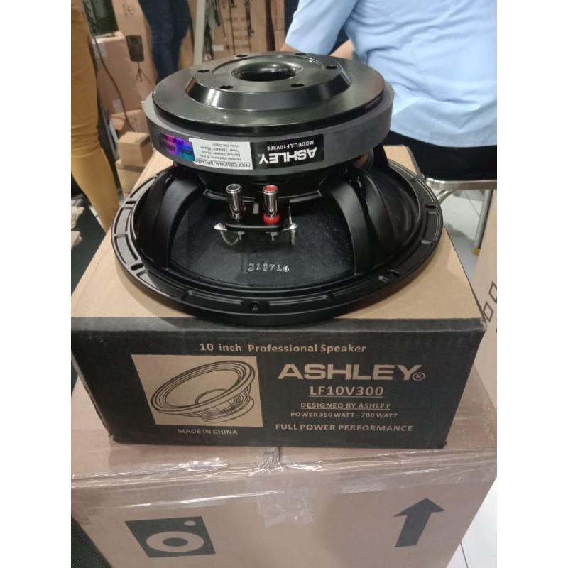 spiker_Ashley_10v300