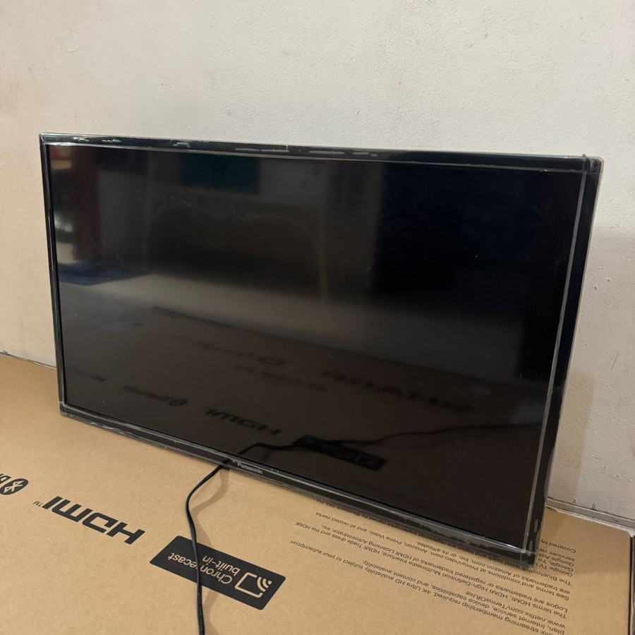 LED TV Panasonic Viera 32 inch 32" TH-32D302G HDMI USB Bekas Second Seken Preloved Bukan Smart Googl