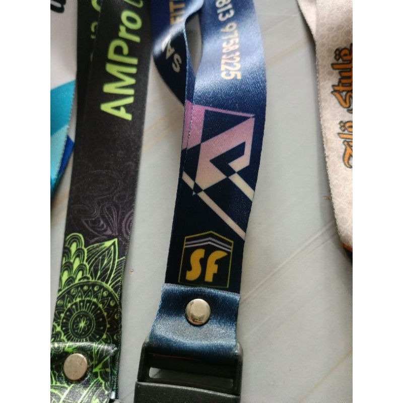 

TALI ID UKURAN LEBAR 2.5 CM FREE DESAIN