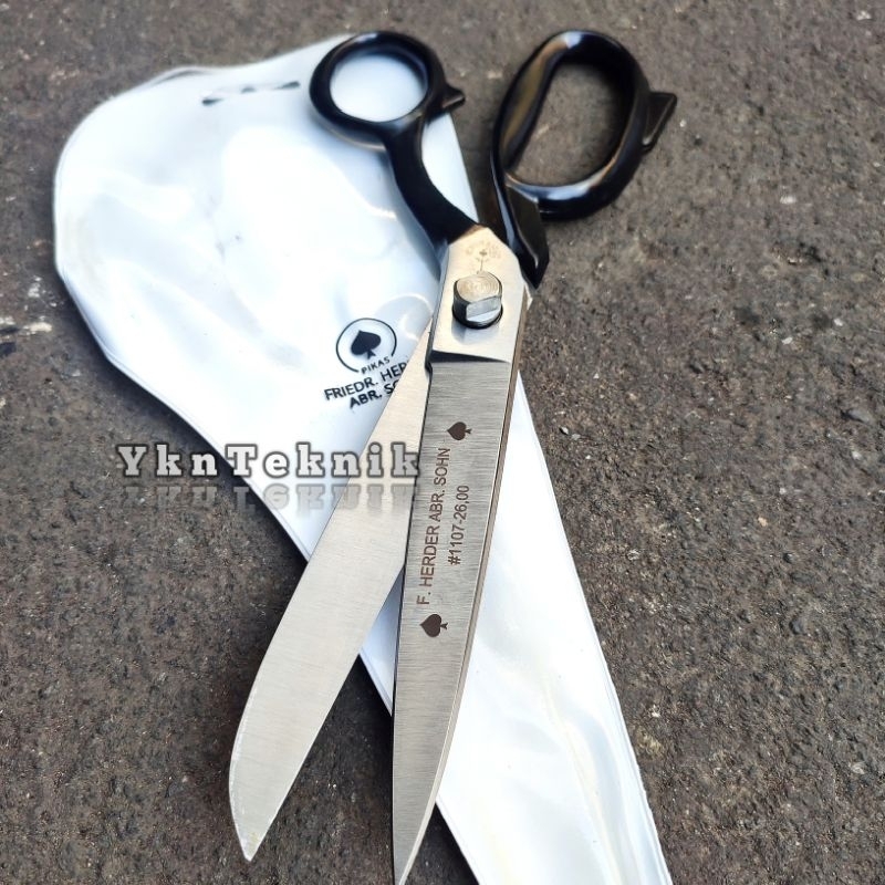 

Gunting Kaen Tajam 10 Inch Cap Garpu Solingen Germany Kualitas Terjamin