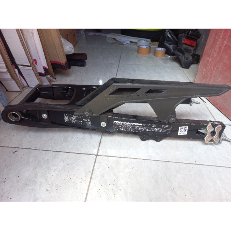 ARM.SWING ARM SAPIT UDANG HONDA CRF 150 L.ORIGINAL ORI ASLI