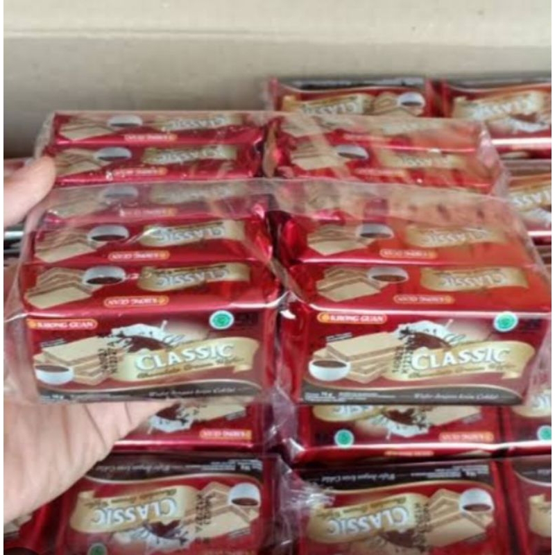 

khong Guan grand classic chocolate cream wafer pack isi 10 pcs 18 gr