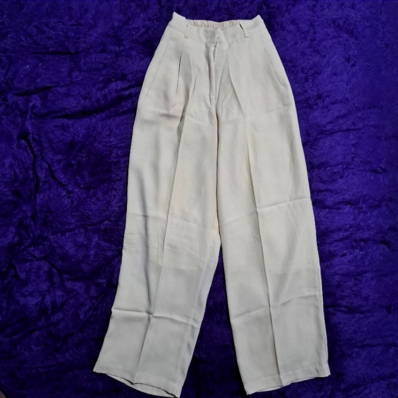 PRELOVED CELANA LOOSE CREAM