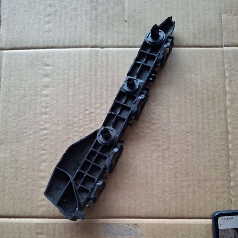 Breket Bemper Belakang Yaris 2014-2017 ori