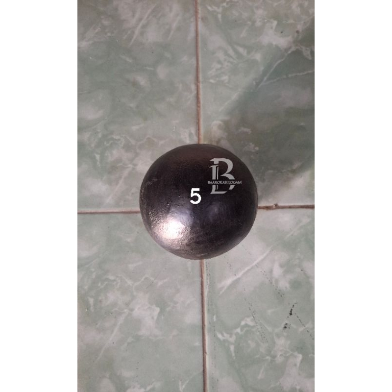 bola tolak peluru 5kg // bola lempar peluru 5kg/ bahan besi cor padat.